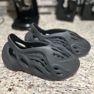 Yeezy Foam Runners ‘Onyx’ | Black